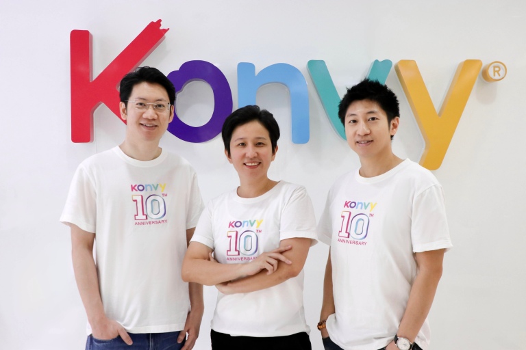 1665657735553819.jpg Konvy-Founders-L-R_-Leon-Huang-Co-founder-Pornsuda-Vangvidhayakul-Managing-Partner-QingGui-Huang-CEO-and-co-founder.jpg