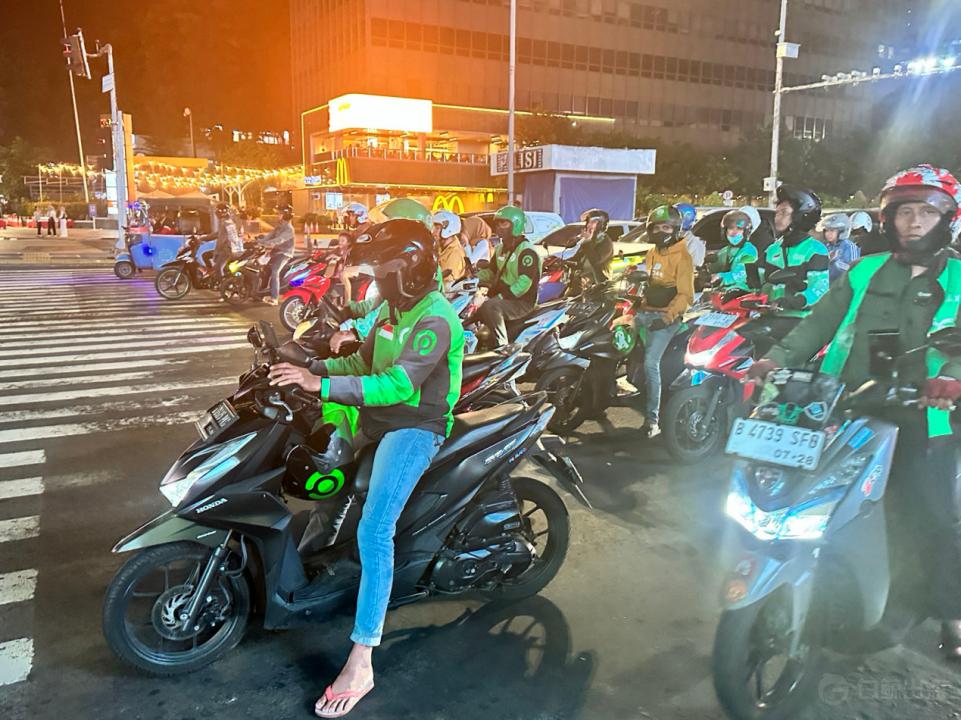 1694623568306410.gif image.gif