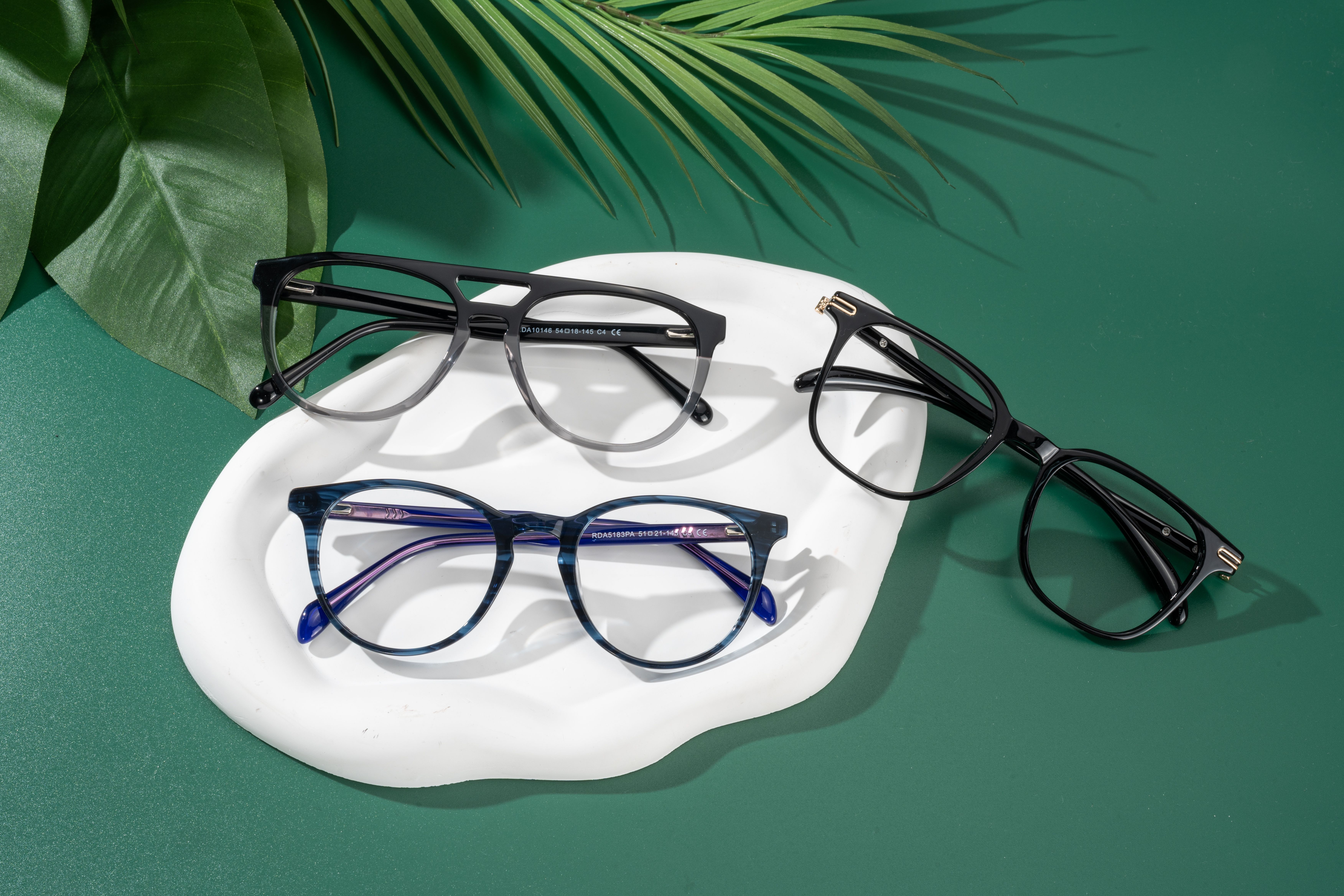 1790132381294171.jpg pexels-glassesshop-gs-1317359316-28578768.jpg