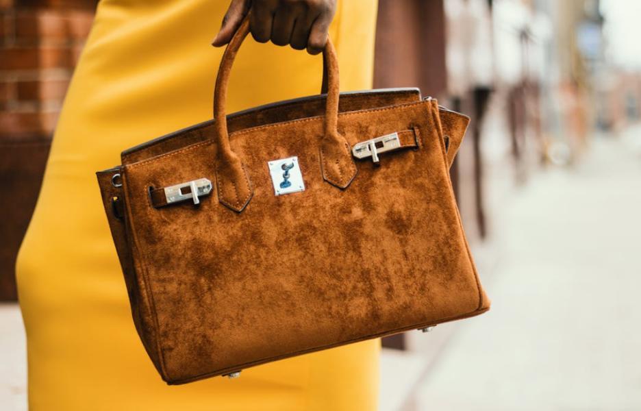 直播卖出2万美元爱马仕包，下一个奢侈品时代在TikTok？