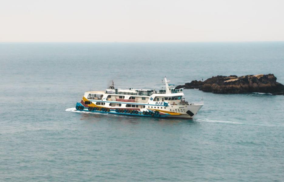 东南亚运价叠加疯涨？美伊冲突掐住全球海运“大动脉”