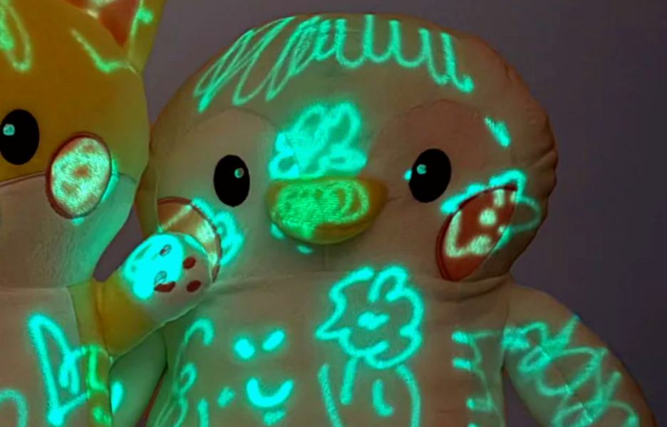 这只“光绘玩偶”，如何在TikTok一天收割120万？不是高科技，胜似黑科技