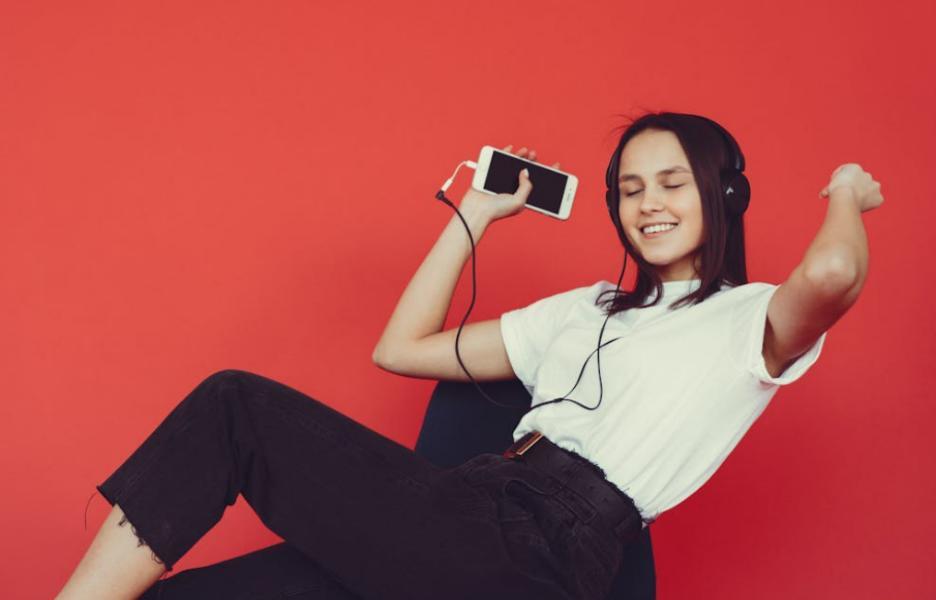 靠“穿搭”火遍全网，有线耳机在TikTok Shop销量暴涨