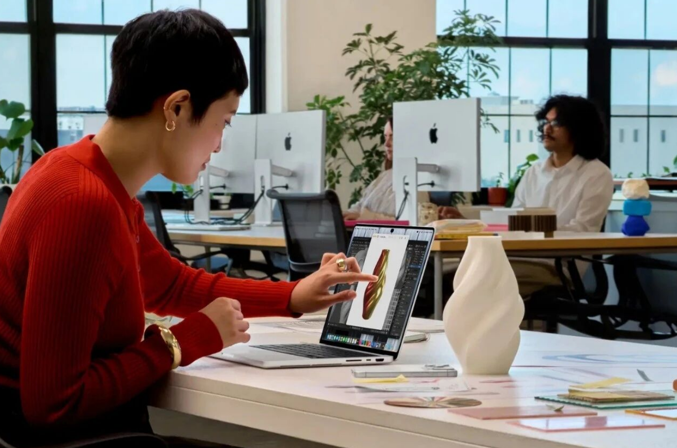 违背祖训？起售2万、最高11万元的触屏版MacBook Pro发布，谁买单？